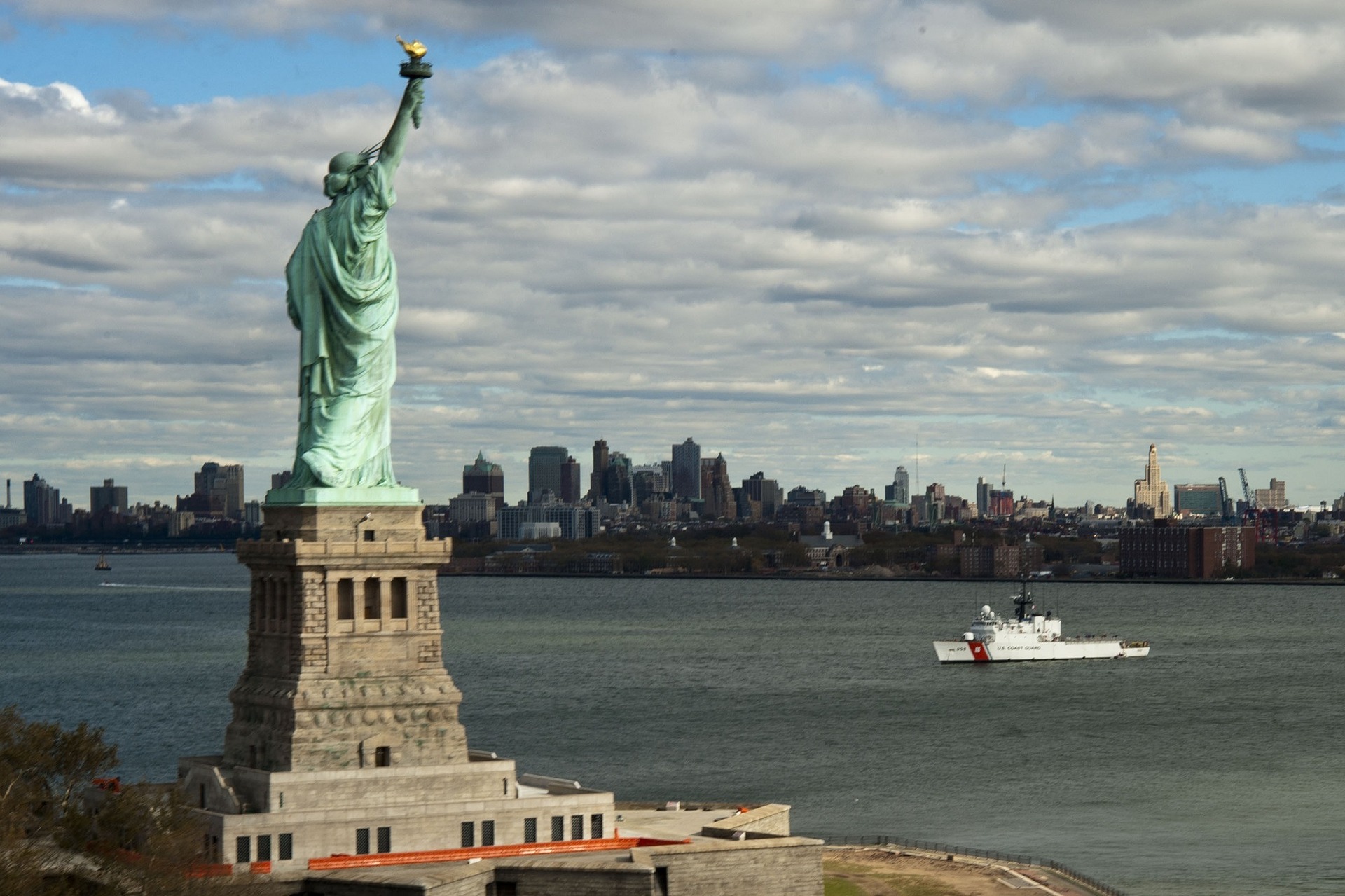 Статуя свободы нью йорк внутри фото
